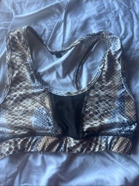 Snake-Print Scoop Neck Sports Bra in Brown/White